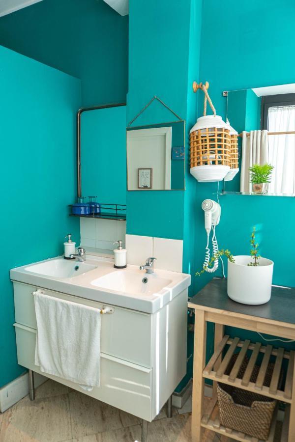 Bett im 6-Bett-Schlafsaal mit Gemeinschaftsbad